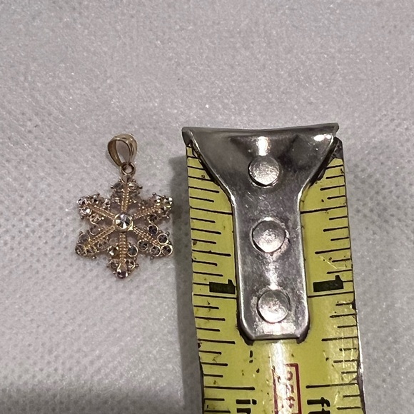 14K yellow gold Snowflakes Pendant with white gold. - Picture 3 of 7